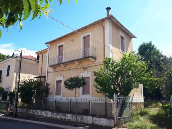 Foto villa in Vendita a Lecce nei Marsi