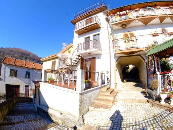 Foto Appartamento in Vendita a Rivodutri